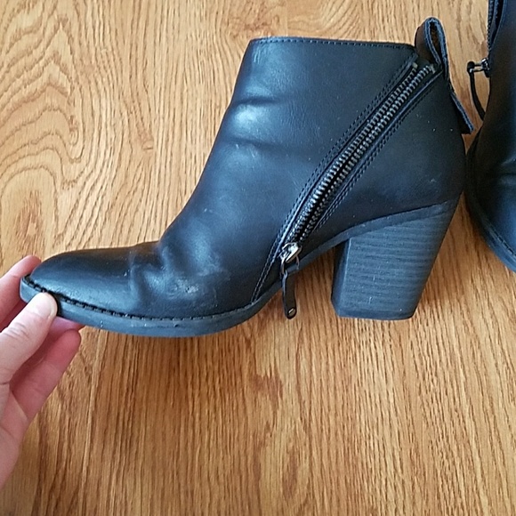 Shoes - Picture 2 of 4